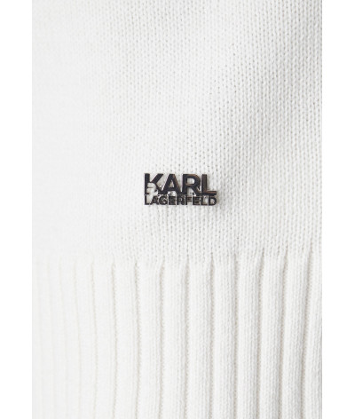 655037-544305-60
  Karl Lagerfeld
   Blanc
  Col Roulé
  Tissu principal: 50% laine, 50% coton
. Coupe : regular                