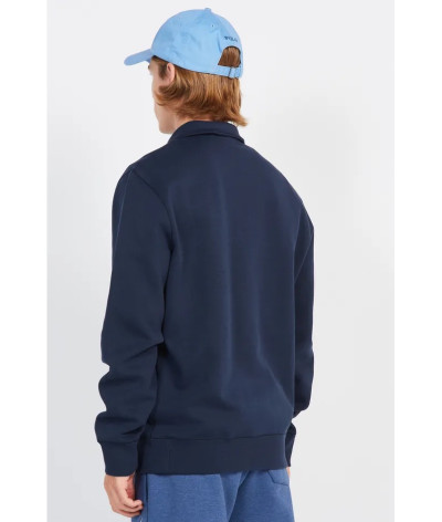 710922557002
  Ralph Lauren
   Marine
  Sweat Col Camioneur zippé
  Tissu principal: 66 % Coton, 34 % Polyester Recyclé
. Coupe 