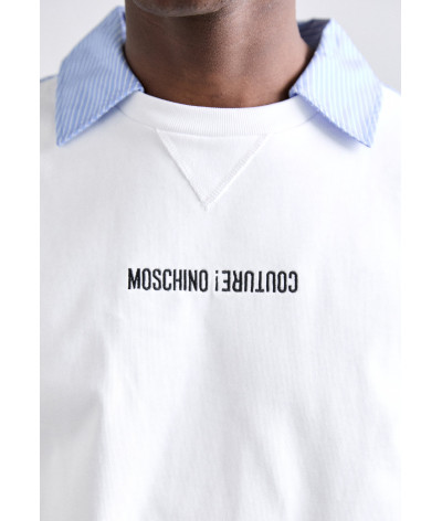 242ZR0708-7044-5001
  Moschino
   Blanc/Bleu
  T-Shirts
  Tissu principal: 100% Cotton
. Coupe : regular               
<span st