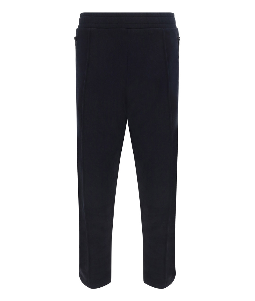 242ZR0374-7025
  Moschino
   Noir
  Pantalon
  Tissu principal: 100% Cotton
. Coupe : regular                
<p class="p1" styl