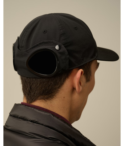 17CMAC146A-005904A-999
  C.P. Company
   Noir
  Casquette Goggle 
  Partie interne tissu principal : 100 % Polyester - Partie ex