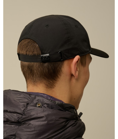 17CMAC147A-005904A-999
  C.P. Company
   Noir
  Casquette Reglable  
  Partie interne tissu principal : 100 % Polyester - Partie