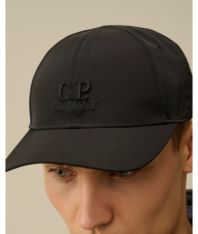 17CMAC147A-005904A-999
  C.P. Company
   Noir
  Casquette Reglable  
  Partie interne tissu principal : 100 % Polyester - Partie