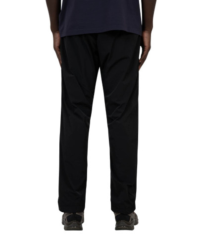 17CMPA093A-005904G-999
  C.P. Company
   Noir
  Pantalon Cargo
  Tissu principal : 98 % Cotton, 2% Elastanne
. Coupe : regular
-