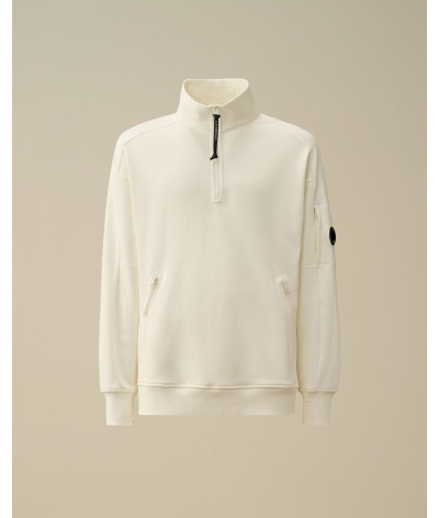 17CMSS027A-005086W-103
  C.P. Company
   Blanc
  Sweat Col Camioneur
  Tissu principal : 100 % Cotton
. Coupe : regular
- Cet ar