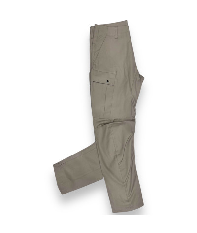 17CMPA118A-110175A-327
  C.P. Company
   Gris
  Pantalon Cargo
  Tissu principal : 98 % Cotton, 2% Elastanne
. Coupe : regular
-