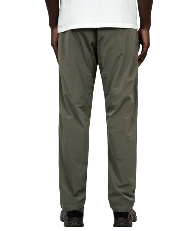 17CMPA093A-005904G-359
  C.P. Company
   Kaki
  Pantalon Cargo
  Tissu principal : 98 % Cotton, 2% Elastanne
. Coupe : regular
-