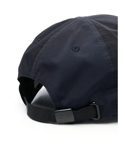 17CMAC147A-005904A-888
  C.P. Company
   Marine
  Casquette réglable  
  Partie interne tissu principal : 100 % Polyester - Part