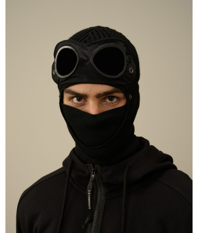 17CMAC301A-005509A-999
  C.P. Company
   Noir
  Cagoule Goggle
  Tissu principal : 100 % Laine - Tissu secondaire : 100 % Polyam