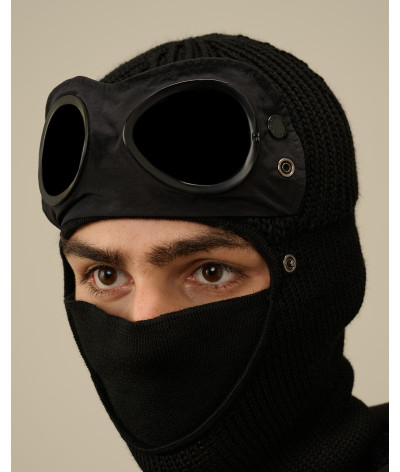 17CMAC301A-005509A-999
  C.P. Company
   Noir
  Cagoule Goggle
  Tissu principal : 100 % Laine - Tissu secondaire : 100 % Polyam