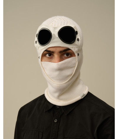 17CMAC301A-005509A-103
  C.P. Company
   Blanc
  Cagoule Goggle
  Tissu principal : 100 % Laine - Tissu secondaire : 100 % Polya