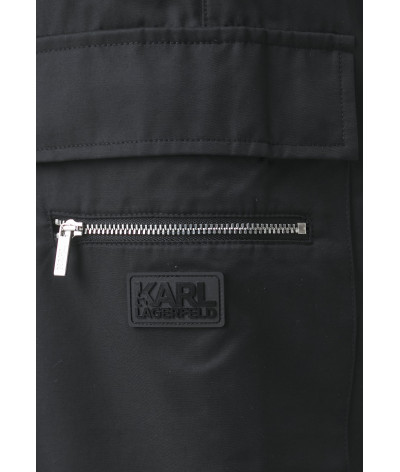 255700-544573-990
  Karl Lagarfeld 
  Noir
  Pantalon
  63% coton, 37% polyamide
. Coupe : regular                 . Coupe :