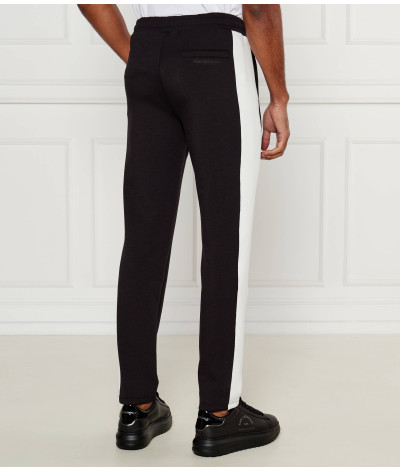 705017-544902-990
  Karl Lagerfeld
   Noir
  Pantalon 
  mat1 : 78% Polyester 17% Viskose 5% Elastanne mat 2 : 100% Cotton
. Cou