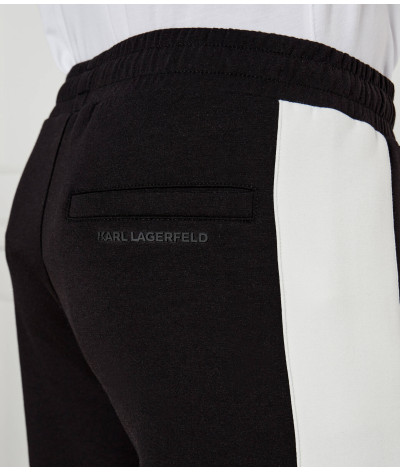 705017-544902-990
  Karl Lagerfeld
   Noir
  Pantalon 
  mat1 : 78% Polyester 17% Viskose 5% Elastanne mat 2 : 100% Cotton
. Cou