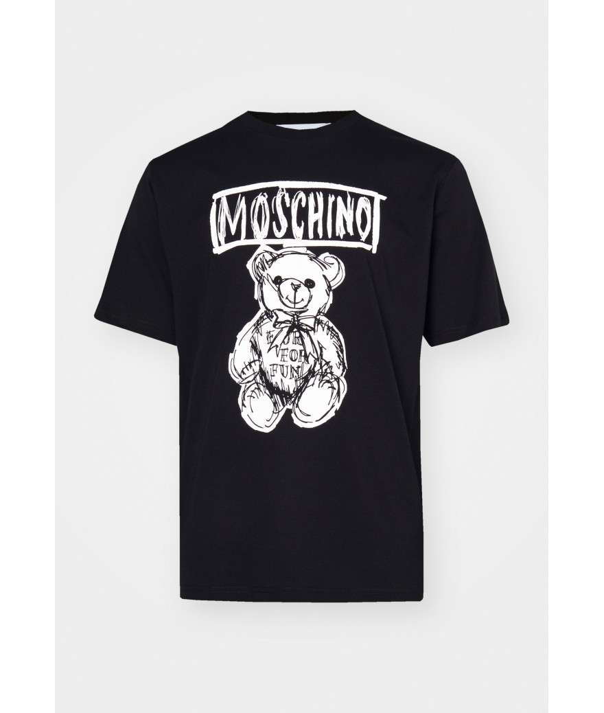 ZRV0711-7041-1555
  Moschino
  Noir
  T-Shirt
  100% Cotton
. Coupe : regular                 
<p class="p1" style="margin:0px;f