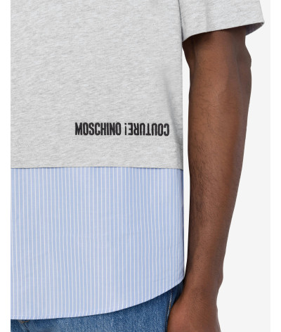 ZRJ0708-7041-5485
  Moschino
  Gris
  T-Shirt
  100% Cotton
. Coupe : regular                 . Coupe :