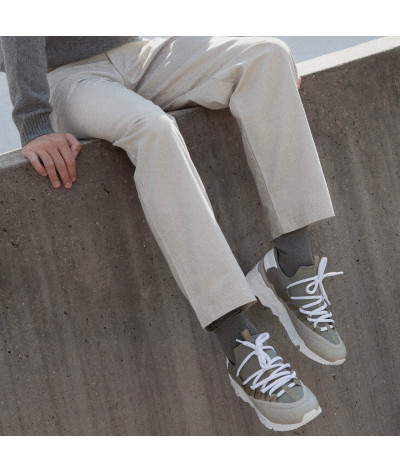 LX01Z-TREK-GREY-KAKI
  Pierre Hardy
   Kaki, Gris, Blanc
  Sneakers Trek Comet
  100% Toile de nylon
. Coupe : regular          