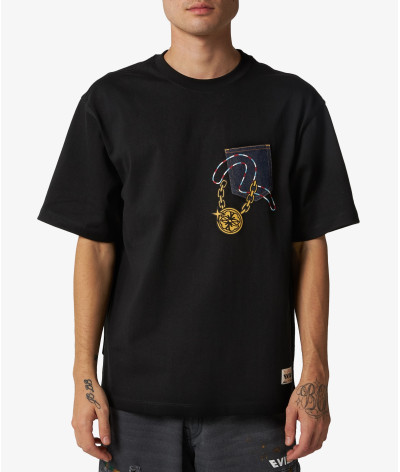 2EAHTM4TS8055-BLACK
  Evisu
   Noir
  T-Shirt
  Tissu principal: 100% Cotton
. Coupe : regular
- Cet article taille normalement.