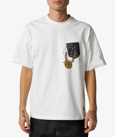 2EAHTM4TS8055-WHITE
  Evisu
   Blanc
  T-Shirt
  Tissu principal: 100% Cotton
. Coupe : regular
- Cet article taille normalement