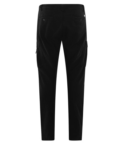 17CMPA121A-006405G-105
  C.P. Company
   Noir
  Pantalon cargo en satin stretch
  - Tissu principal: 98% Coton, 2% Élasthanne
. 