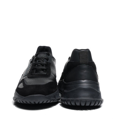 IU16320A-COMB-BLACK
  Iceberg
   Noir
  Sneakers
  Tissu principal: 100% Cuir
. Coupe : regular
- Attention, cet article taille 