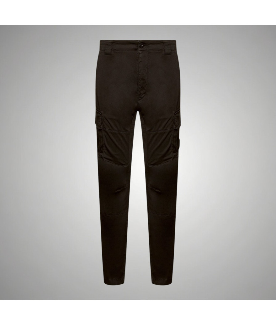 16CMPA058A-005694G-999
  C.P. Company
   Noir
  Pantalon cargo en satin stretch
  Tissu principal: 98% Coton, 2% Élasthanne