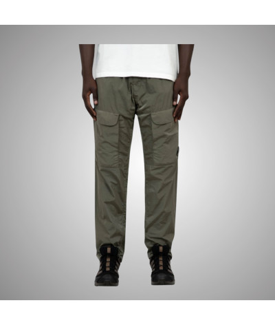 17CMPA093A-005904G-359
  C.P. Company
   Kaki
  Pantalon Cargo
  Tissu principal : 98 % Cotton, 2% Elastanne