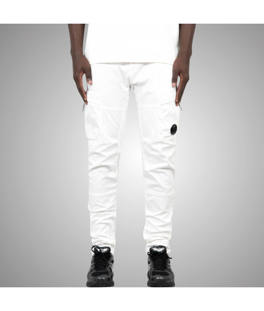 17CMPA121A-005529G-103
  C.P. Company
   Blanc
  Pantalon Cargo
 Tissu principal: 100% Cotton