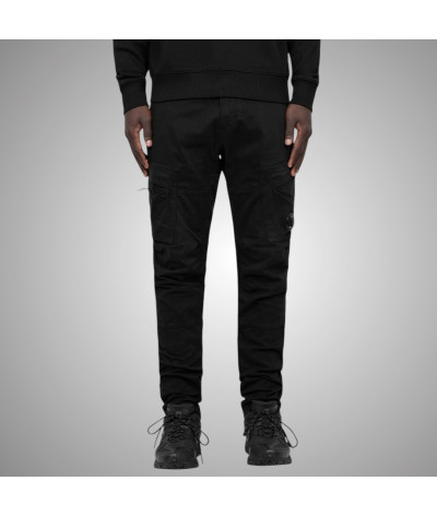 17CMPA121A-005529G-999
  C.P. Company
   Noir
  Pantalon Cargo
 Tissu principal: 100% Coton     .