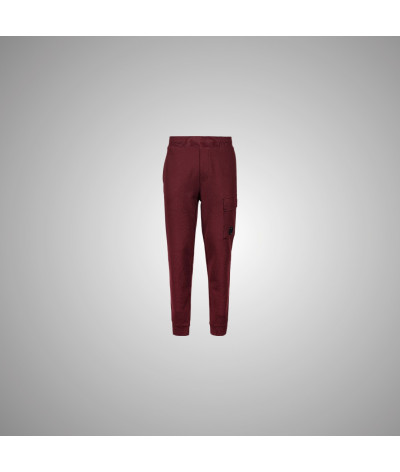 13CMSP017A 005086W 589
C.P. Company 
Jogging DIagonal Raised Fleece 
Bordeaux 
100% Coton