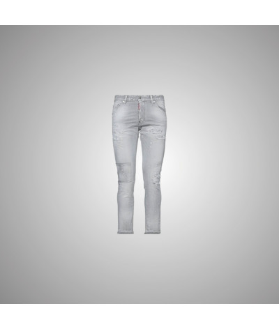 S74LB0988 852
  Dsquared
  Gris
  Jean
  Tissu principal: 98% Coton, 2% Elasthanne
. Coupe : Cool Guy Cropped Jeans